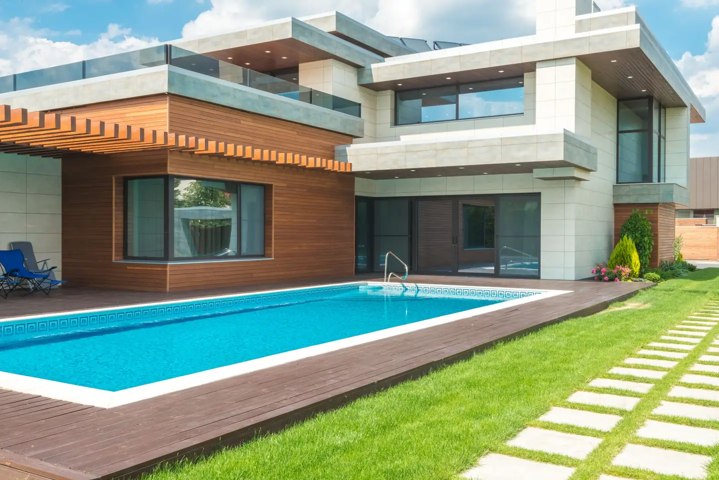Swimming pool builders serving Sydney, NSW